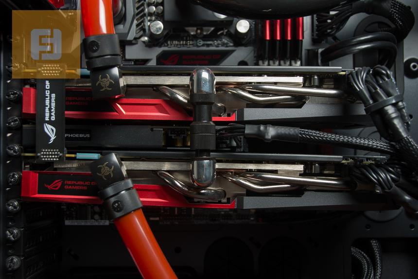 Две видеокарты ASUS ROG Poseidon GTX 780, объединённые в SLI