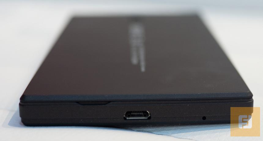 Нижний торец корпуса Onyx InkPhone