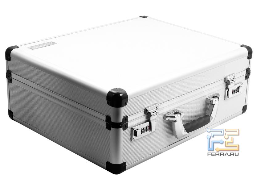 Чемодан, в котором поставляется ASUS ARES II