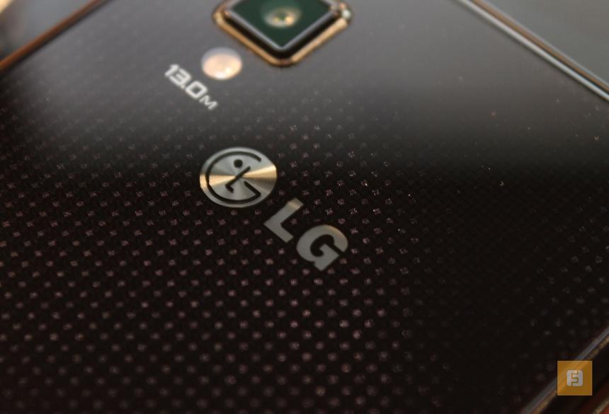 Блестящие кристаллы на задней панели LG Optimus G