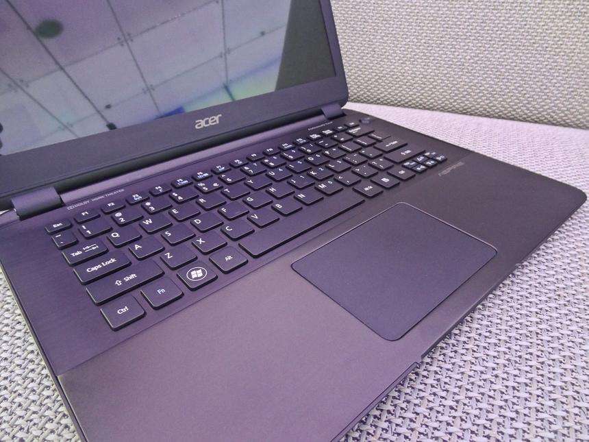 Acer Aspire S5 - вид на клавиатуру