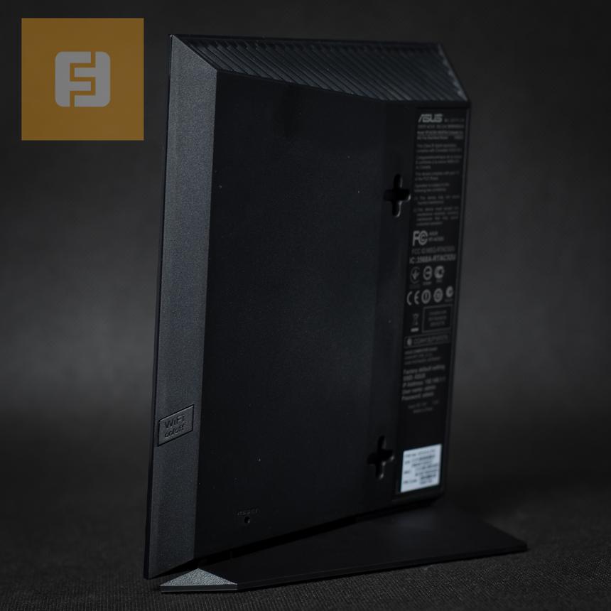 На правой стороне корпуса расположена кнопка включения/выключения Wi-Fi