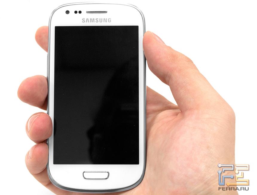 Samsung Galaxy S III Mini, в отличие от оригинала, помещается в руку