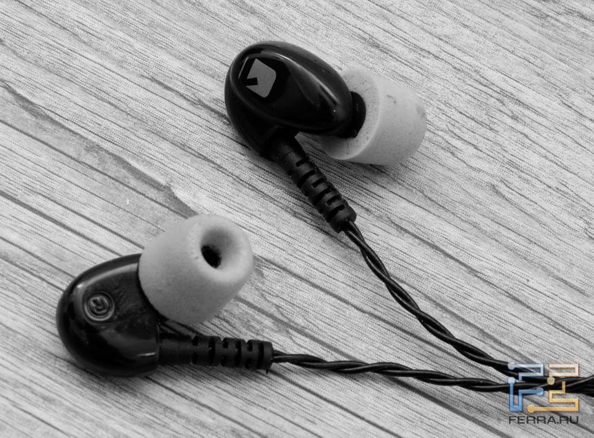 Явно учтены анатомические особенности уха