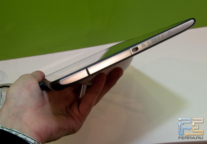 Правая грань Acer Iconia Tab A700/A701