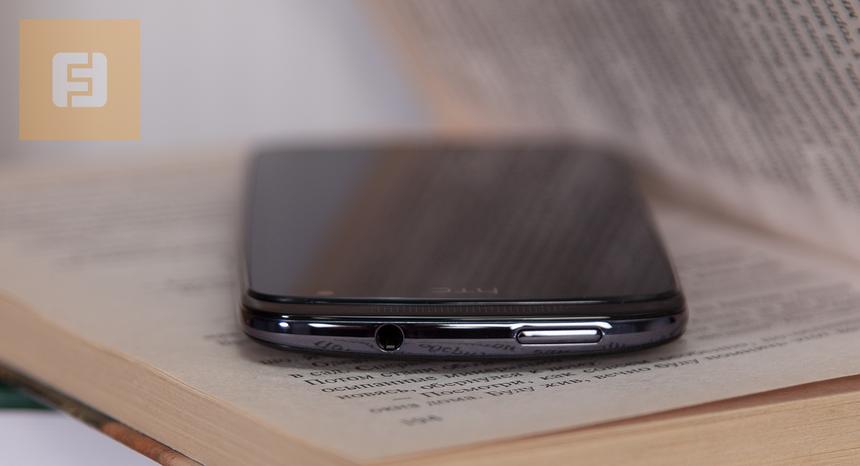 Верхний торец корпуса HTC Desire 500