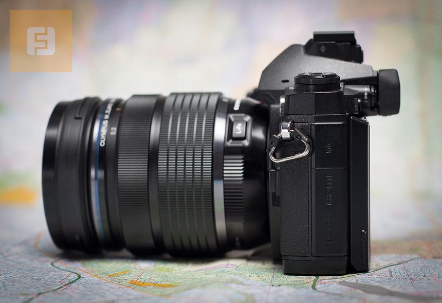 Левая боковая грань корпуса Olympus OM-D E-M1