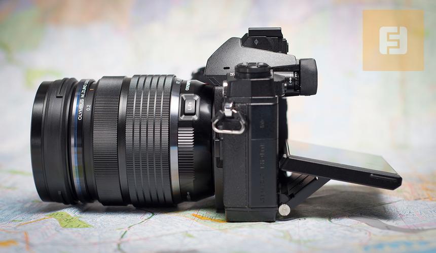 Конструкция наклонного экрана Olympus OM-D E-M1