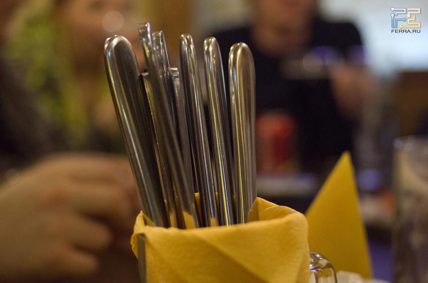 Pentax K-01 + Pentax DA 40/2.8: ISO 6400, 40 мм, f/2.8, 1/125 c