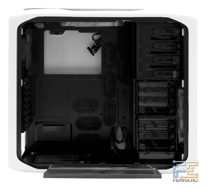 Открытый корпус Corsair Graphite 600TW, вид слева
