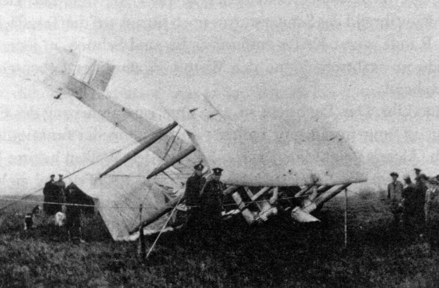 Самолёт Vickers Vimy после «вязкой» посадки в Ирландии