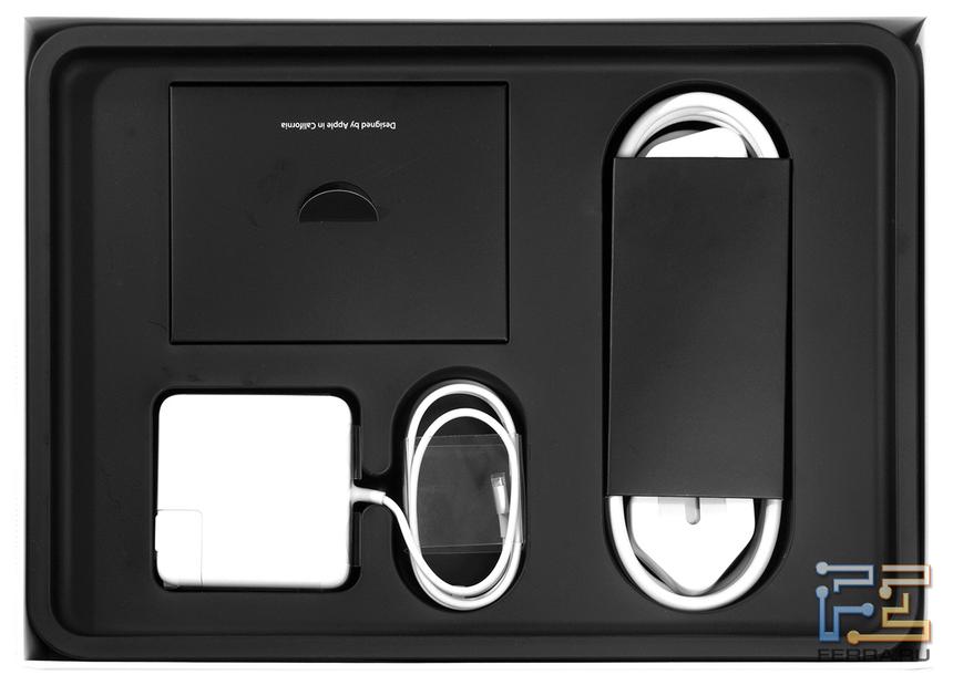 Внутреннее содержание коробки без MacBook Pro 13 Retina внутри