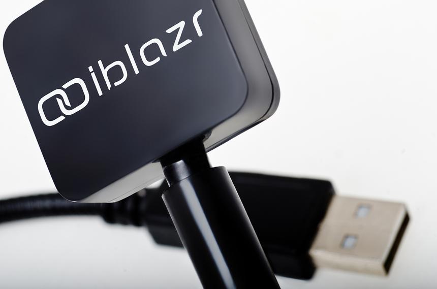 Вспышка iblazr заряжается от USB
