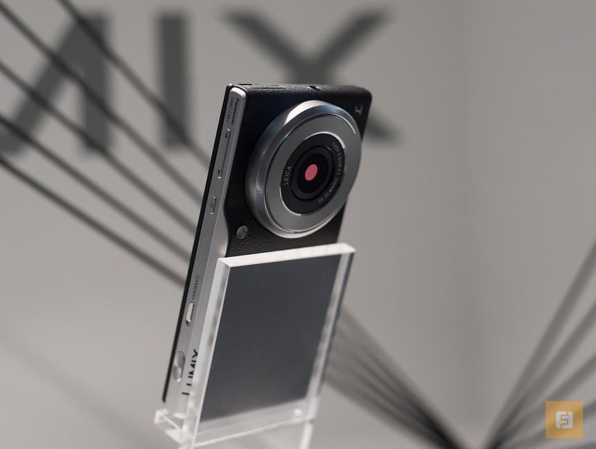 Общий вид Panasonic Lumix CM1