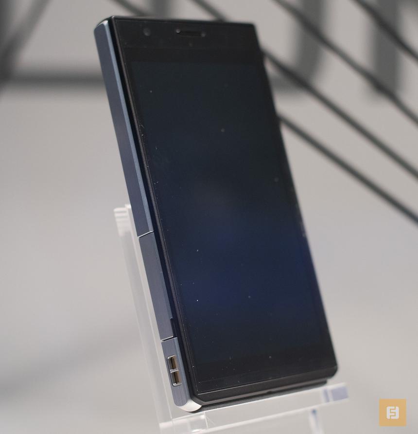 Экран Panasonic Lumix CM1