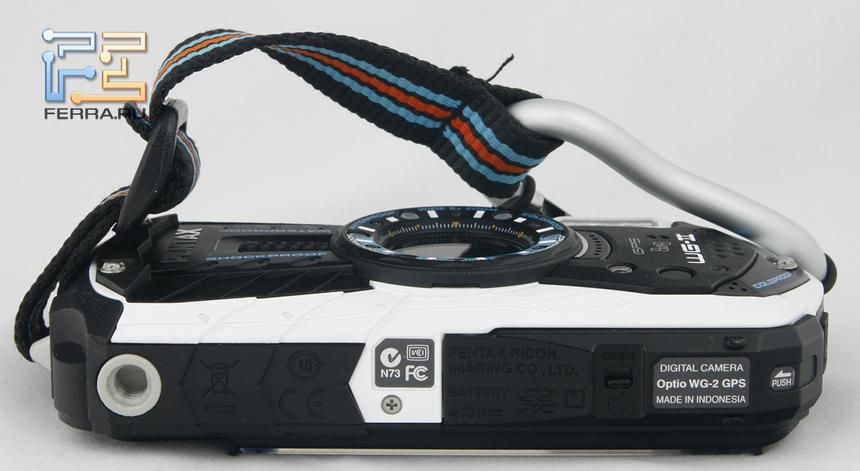 Pentax Optio WG-2 GPS, вид снизу