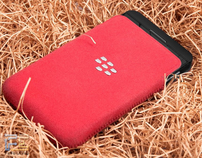 Смартфон Blackberry Z10 в фирменном чехле с магнитными вставками