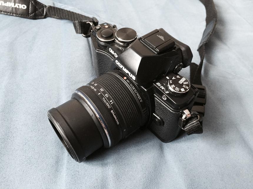 Huawei P30 лучше и практичнее, чем эта беззеркалка с "китовым" объективом