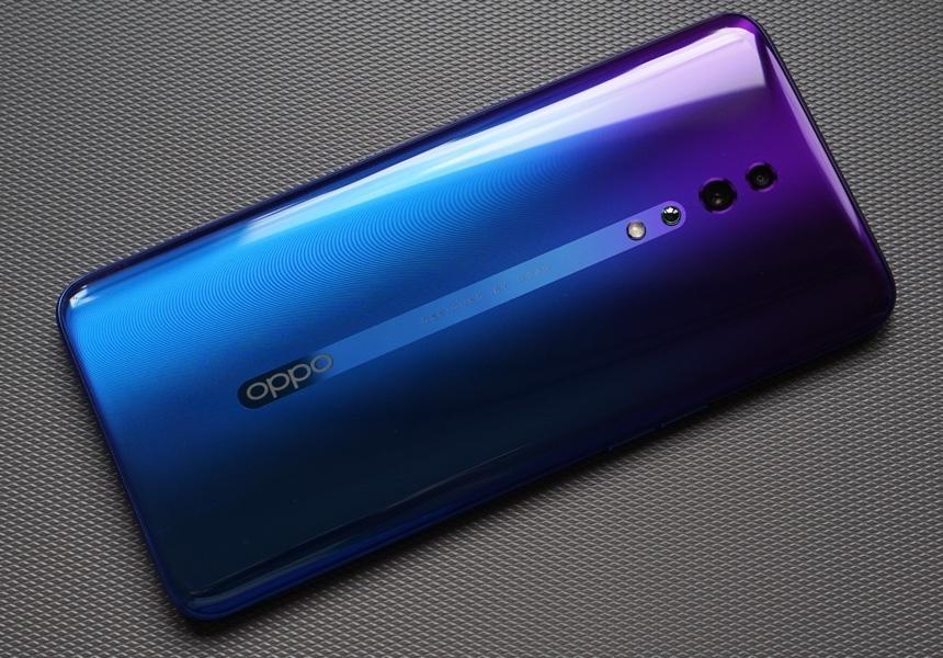 Смартфон OPPO Reno Z, вид сзади