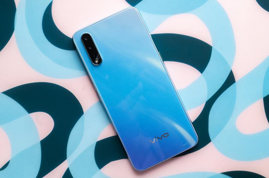 Почти идеальный смартфон среднего класса, о котором вы ни разу не слышали — Vivo V17 Neo 