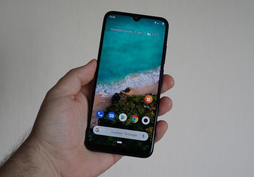 Xiaomi Mi A3 в руке