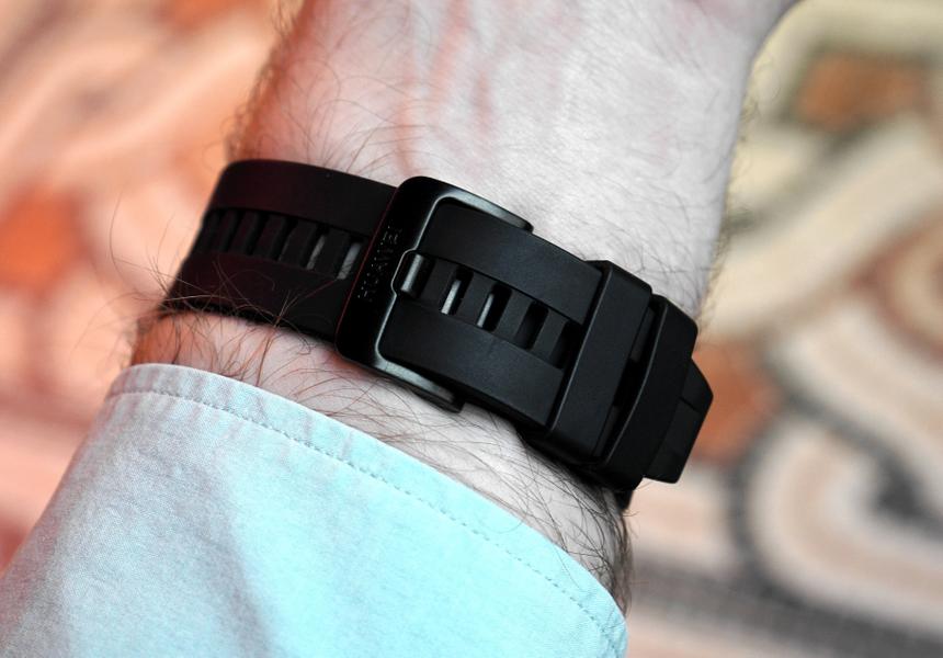 Затянул ремешок, чтобы часы не спадали