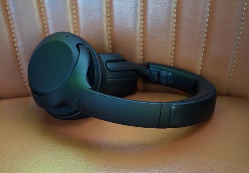 Честно говоря, без надписи Sony наушники смотрелись бы лучше. Спасибо, что не белыми буквами.