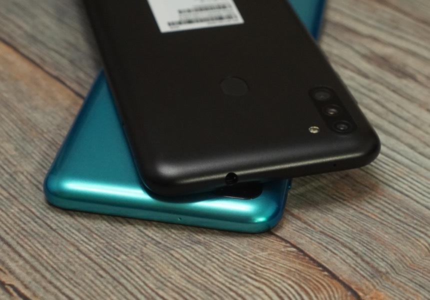Снизу — Samsung Galaxy M21, сверху — Samsung Galaxy M11