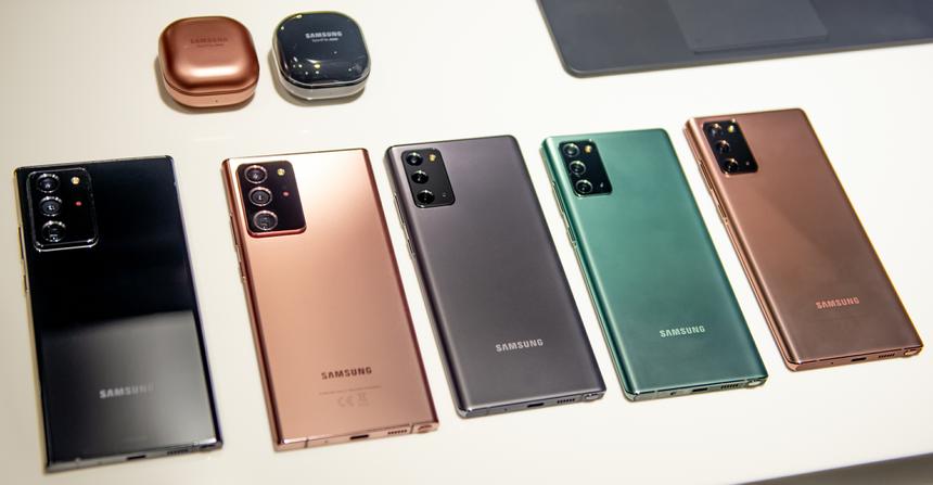 Note20 Ultra отличается от обычного размерами и «красным глазом терминатора» (автофокус). Корпуса во всех расцветках, кроме белой, матовые. Когда-то так делали Sony…
