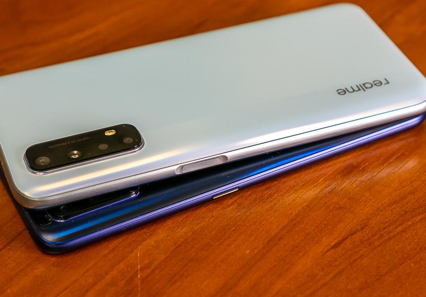Снизу — Realme 7 Pro, сверху — Realme 7