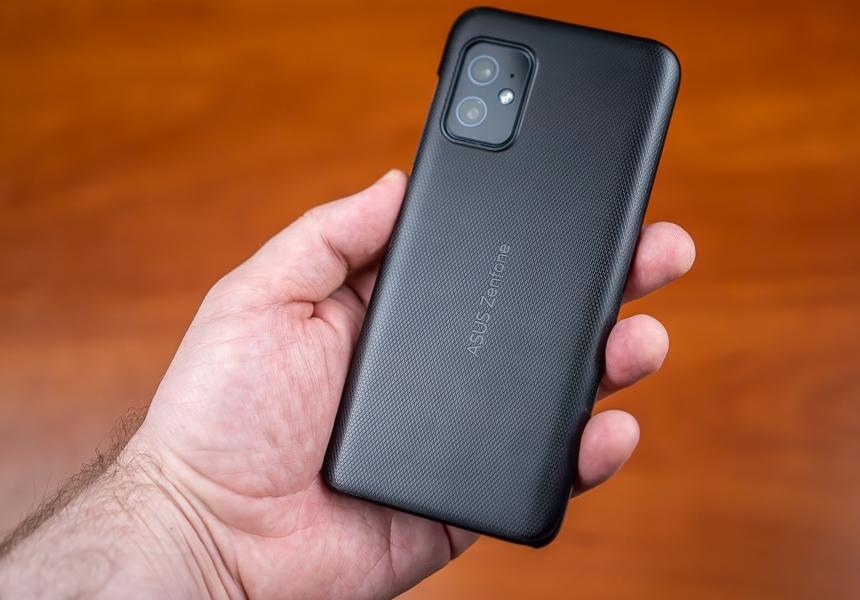 Редкий случай, когда бампер не только не портит внешность, но даже украшает