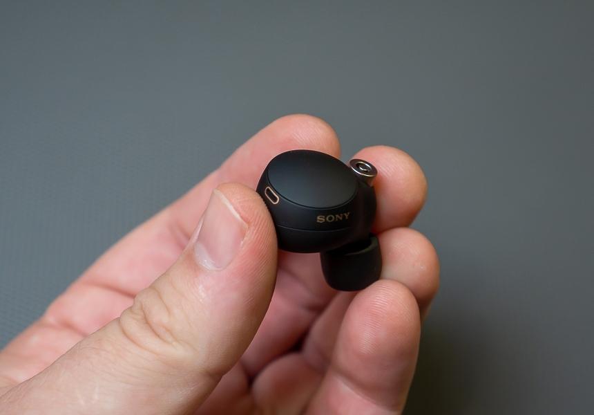 Sony WF-1000XM4, левый наушник