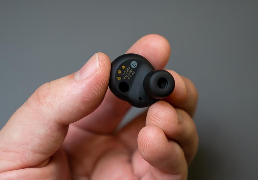 Sony WF-1000XM4, левый наушник