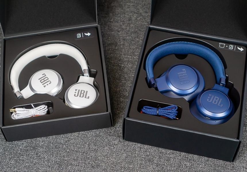 Слева — JBL LIVE 460NC, справа — JBL LIVE 660NC