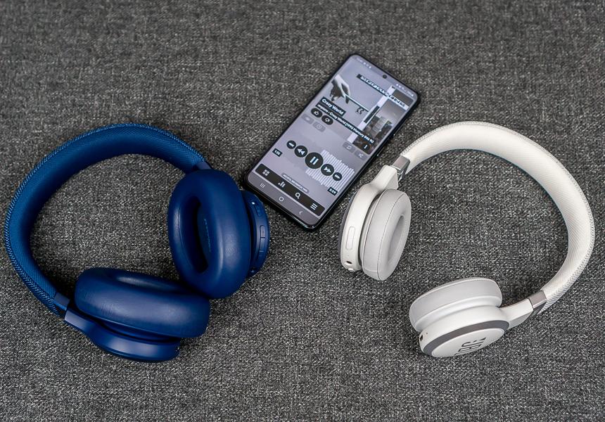 Слева — JBL LIVE 660NC, справа — JBL LIVE 460NC