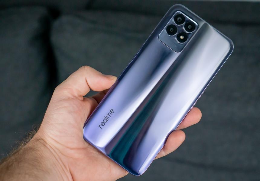 В этом смартфоне нет ничего выдающегося. Но будут брать, потому что навороченный и цена норм