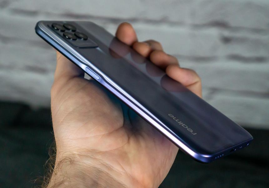 Realme 8i, правый бок