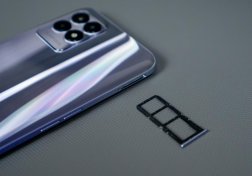 Realme 8i, левый бок