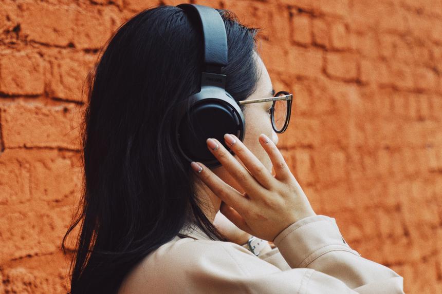 Ребята, Philips сделал лучшие Bluetooth-наушники по сочетанию качества звука и эффективности шумодава