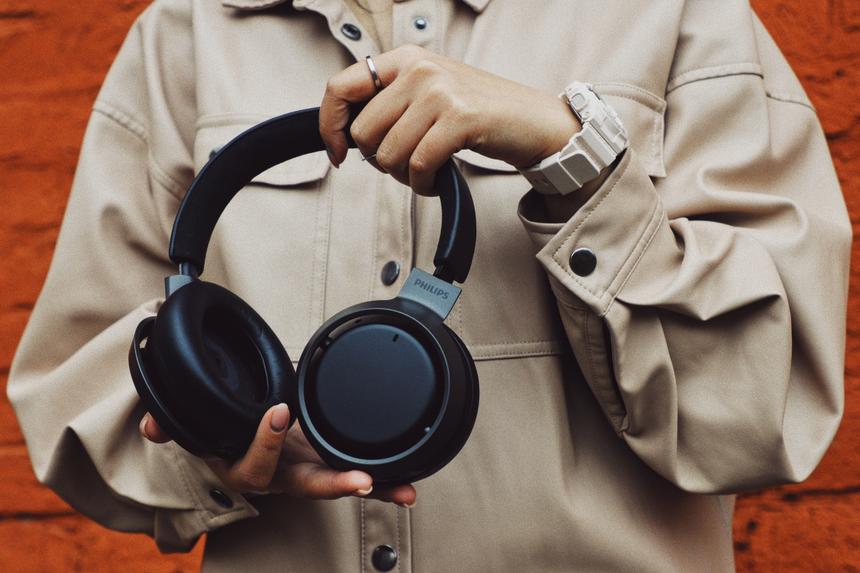 Ребята, Philips сделал лучшие Bluetooth-наушники по сочетанию качества звука и эффективности шумодава