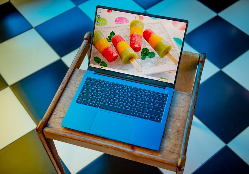 Вживую дисплей выглядит даже лучше, чем на фотках