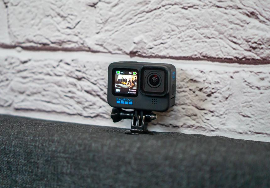 Снимать видео в движении на хрупкий телефон — тупо. Вот камера для этого с качеством уровня лучших iPhone