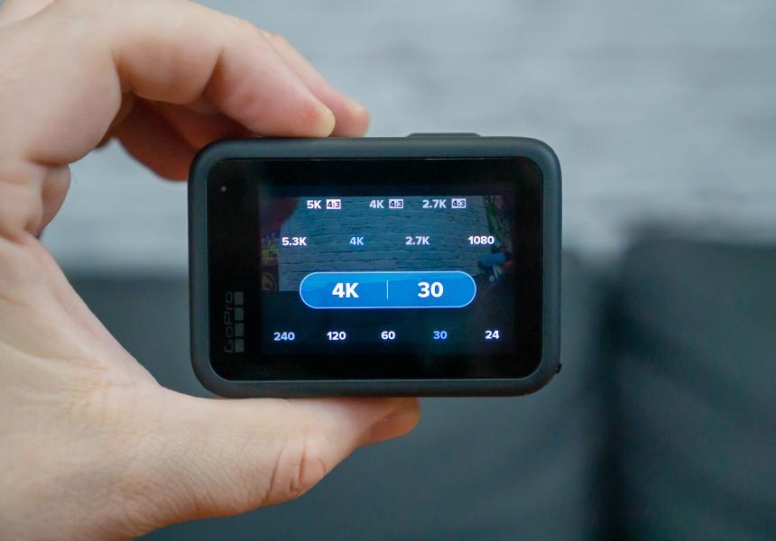 Снимать видео в движении на хрупкий телефон — тупо. Вот камера для этого с качеством уровня лучших iPhone