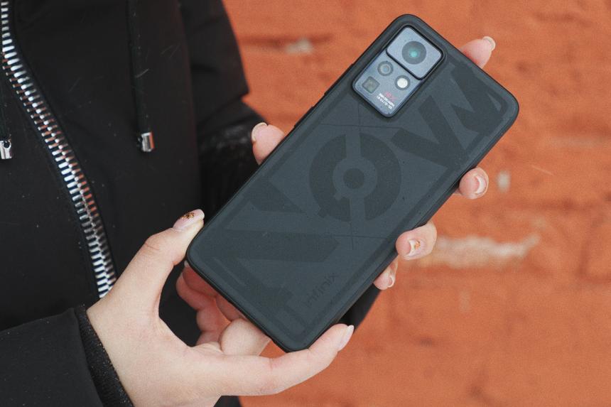 А если взять флагманский смартфон малоизвестной марки по цене «породистой» модели среднего класса? Проверяем: