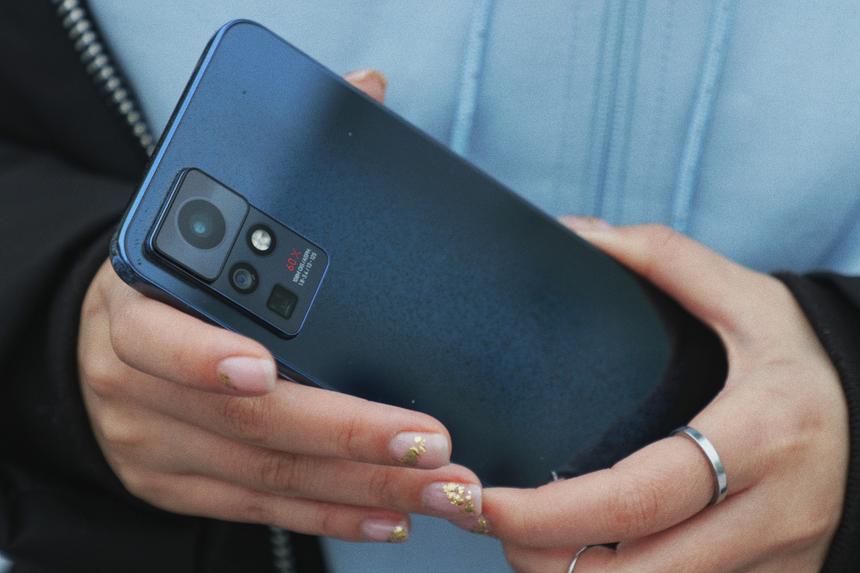 А если взять флагманский смартфон малоизвестной марки по цене «породистой» модели среднего класса? Проверяем: