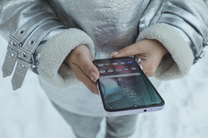 Что вам достанется, если взять бюджетный смартфон легендарной марки? Проверяем!