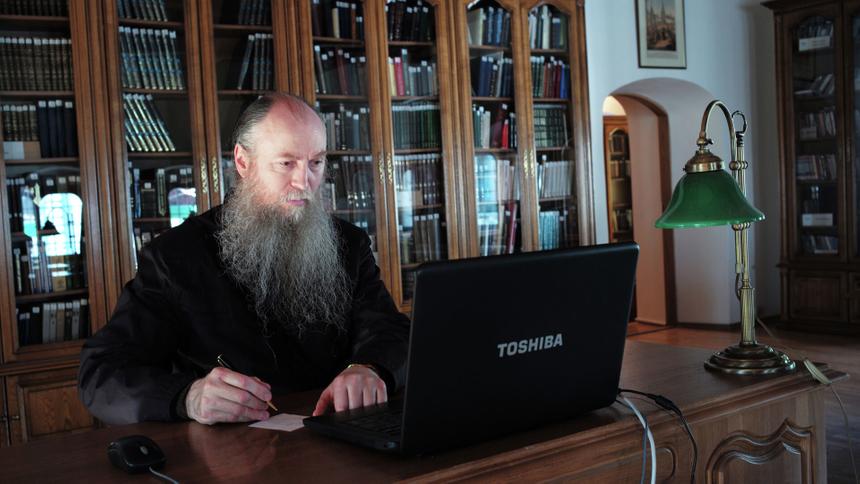 Российские священнослужители создали молебен о компьютерной зависимости