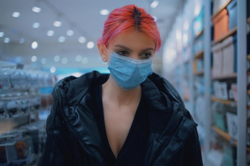 Как долго человек с омикрон-штаммом коронавируса остаётся заразным