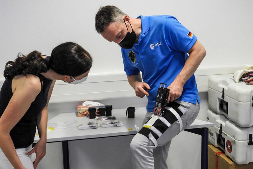 Космонавты на МКС протестируют технологию создания бинтов из человеческой кожи