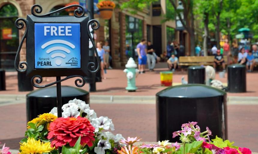 Чем опасно использование бесплатного Wi-Fi в общественных местах